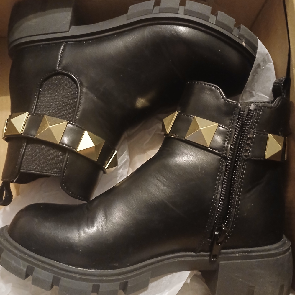 Girls Steve Madden Black and Gold Ankle Boots with Chunky Sole